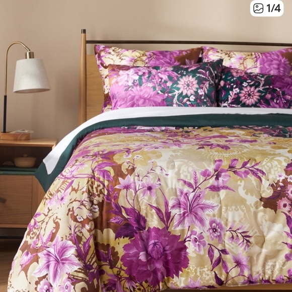 Anthropologie Velvet Orla Floral Quilt - Queen